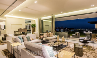 Instapklare Moderne Villa te koop, vlakbij Golf met uitzicht op Zee, in Benahavis - Marbella 33958 