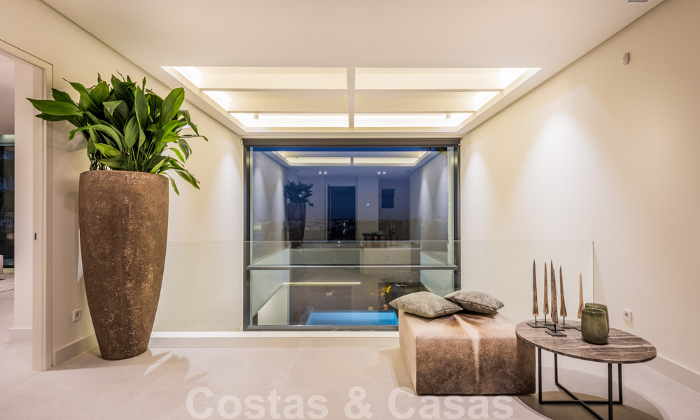 Instapklare Moderne Villa te koop, vlakbij Golf met uitzicht op Zee, in Benahavis - Marbella 33969