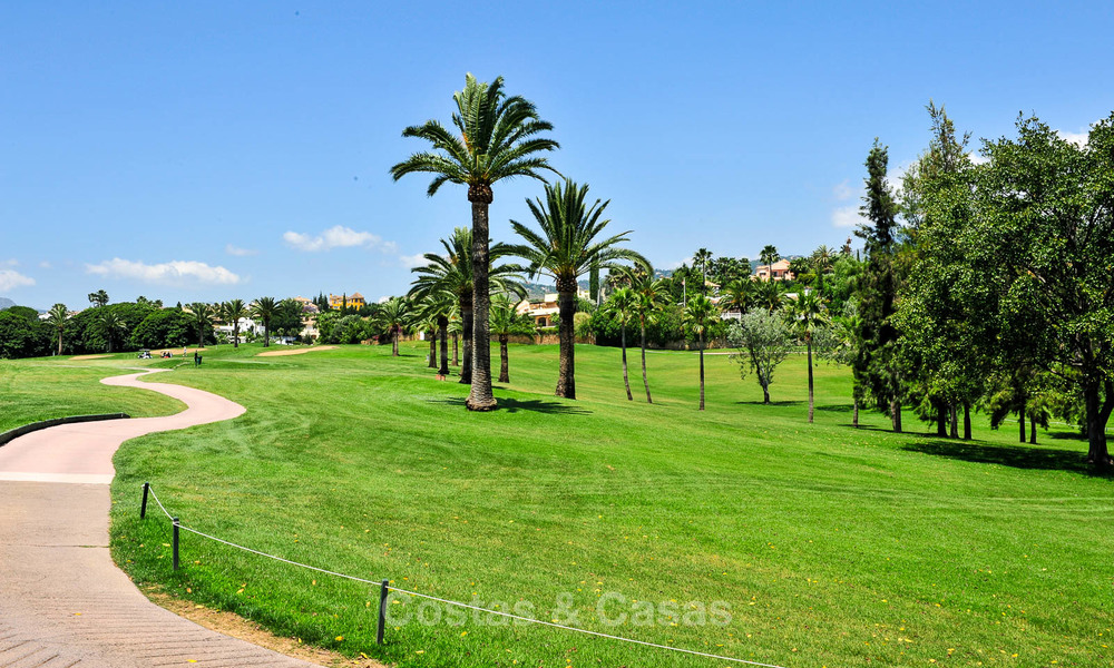 Eerstelijn golf ruim luxe appartement te koop in Nueva Andalucia - Marbella 2891