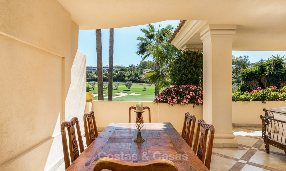 Eerstelijn golf ruim luxe appartement te koop in Nueva Andalucia - Marbella 4084