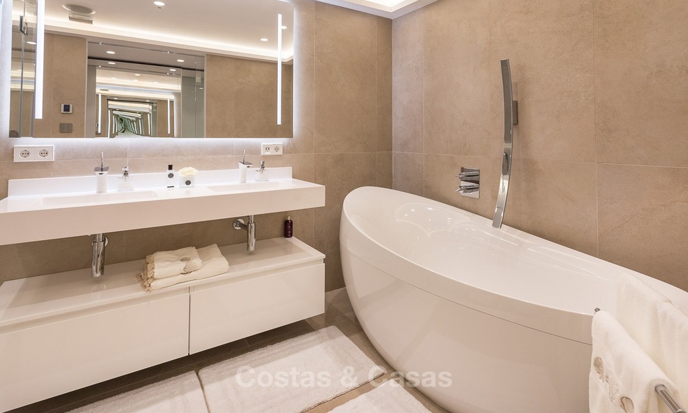 Eerstelijn golf modern, ruim, luxe penthouse te koop in Nueva Andalucia - Marbella 2556