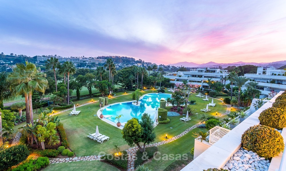 Eerstelijn golf modern, ruim, luxe penthouse te koop in Nueva Andalucia - Marbella 2570