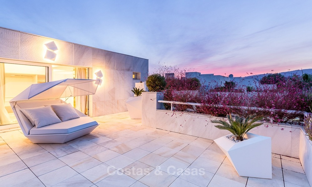 Eerstelijn golf modern, ruim, luxe penthouse te koop in Nueva Andalucia - Marbella 2571