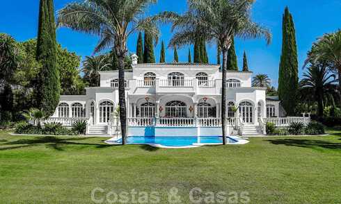 Exclusieve villa te koop op een groot perceel met zeezicht in Marbella - Estepona 33974