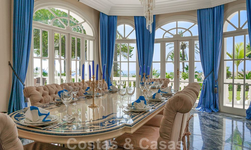 Exclusieve villa te koop op een groot perceel met zeezicht in Marbella - Estepona 33979