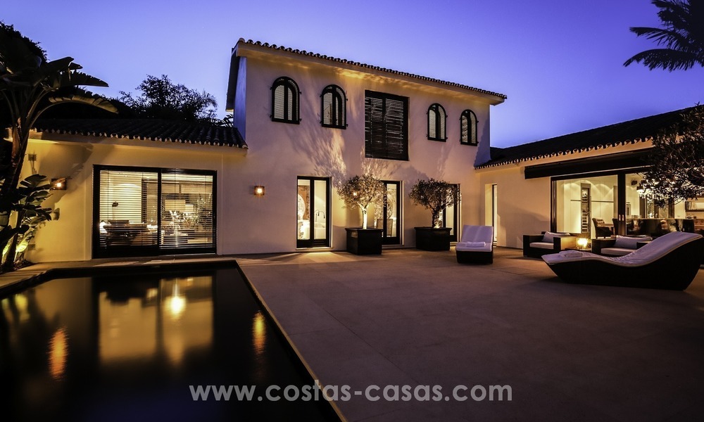 Gerenoveerde villa te koop in een Contemporaine stijl, vlakbij het strand in Los Monteros, Marbella 2684
