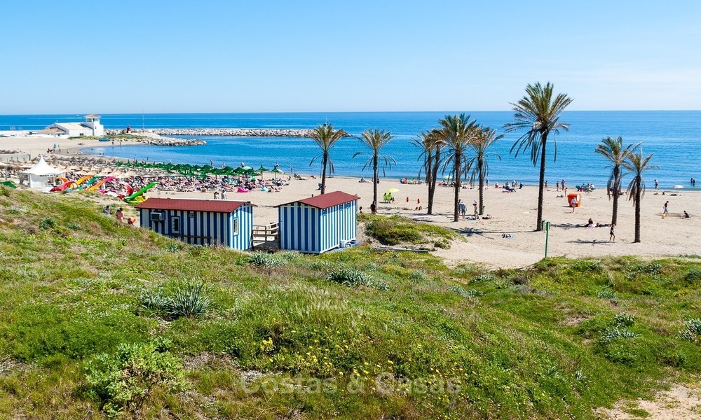Moderne nieuwe villa´s te koop met zeezicht en op wandelafstand tot het strand en de jachthaven op de grens van Mijas en Marbella 2738