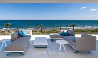 Exclusieve, Nieuwe, Moderne eerstelijns strand Appartementen te koop, Marbella - Estepona. Herverkopen beschikbaar. 3006 