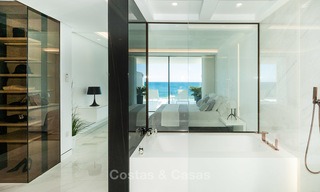 Exclusieve, Nieuwe, Moderne eerstelijns strand Appartementen te koop, Marbella - Estepona. Herverkopen beschikbaar. 3011 