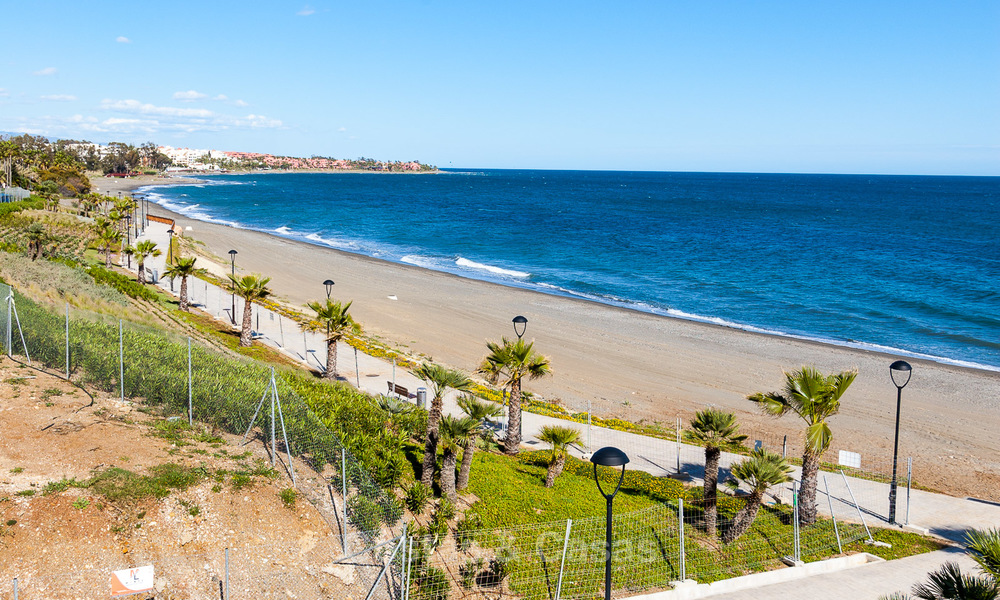 Exclusieve, Nieuwe, Moderne eerstelijns strand Appartementen te koop, Marbella - Estepona. Herverkopen beschikbaar. 3023