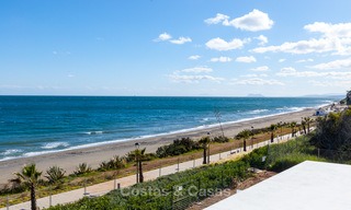 Exclusieve, Nieuwe, Moderne eerstelijns strand Appartementen te koop, Marbella - Estepona. Herverkopen beschikbaar. 3024 