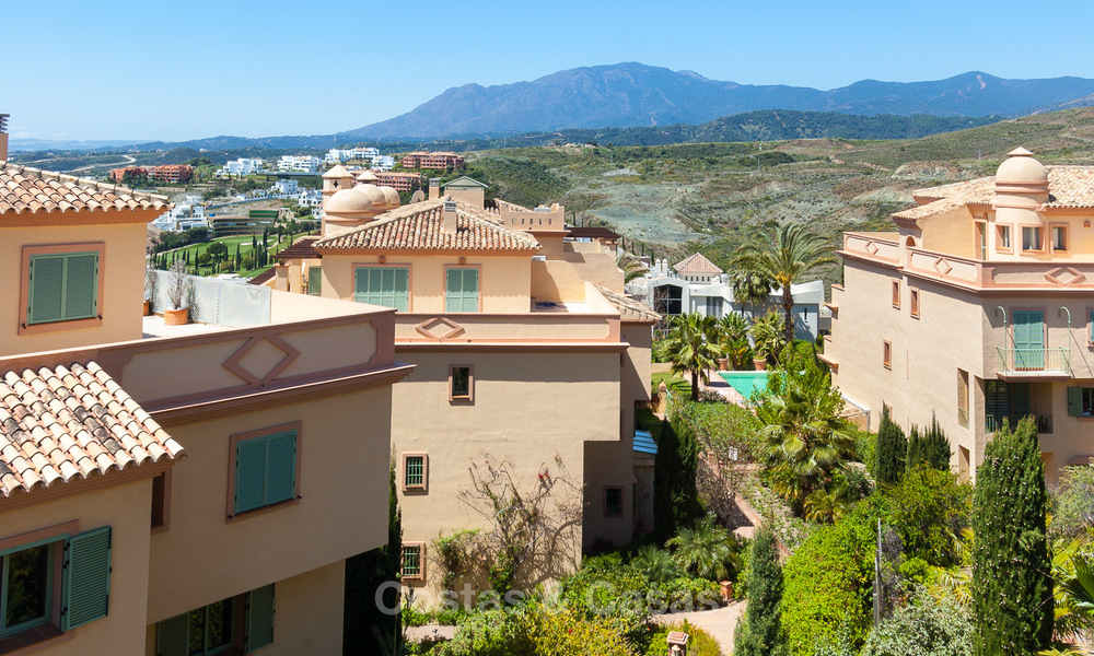 Luxe Penthouse appartement te koop in een vijfsterren golfresort op de New Golden Mile in Benahavis - Marbella 3085