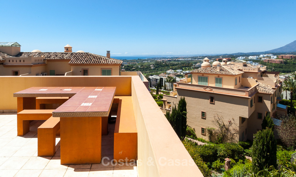 Luxe Penthouse appartement te koop in een vijfsterren golfresort op de New Golden Mile in Benahavis - Marbella 3092