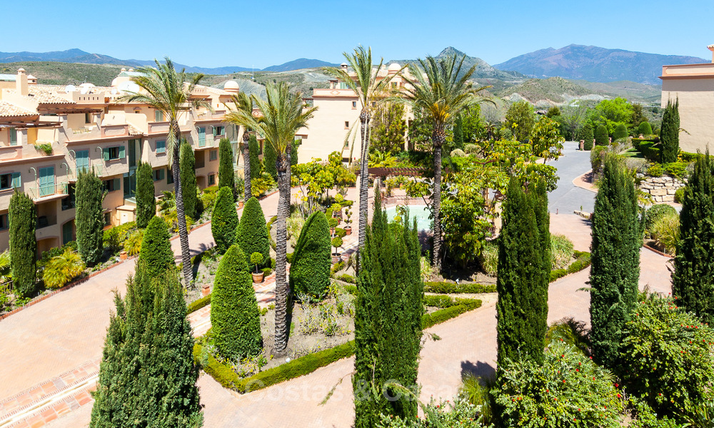 Luxe Penthouse appartement te koop in een vijfsterren golfresort op de New Golden Mile in Benahavis - Marbella 3093