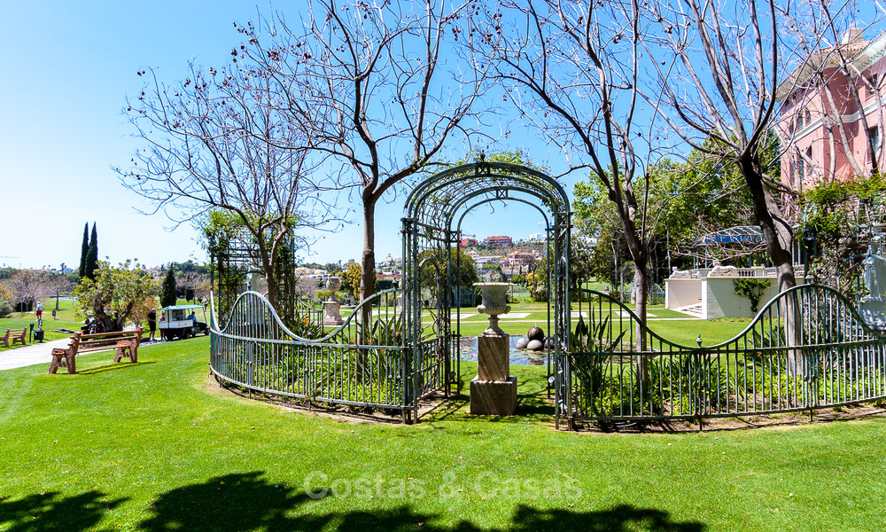 Luxe Penthouse appartement te koop in een vijfsterren golfresort op de New Golden Mile in Benahavis - Marbella 3072