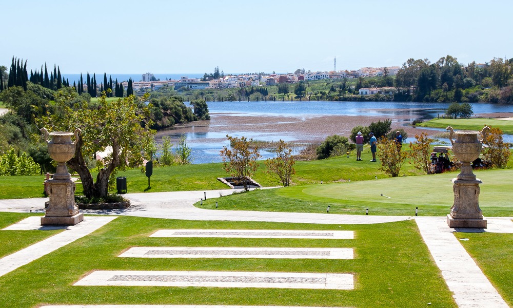 Luxe Penthouse appartement te koop in een vijfsterren golfresort op de New Golden Mile in Benahavis - Marbella 3081