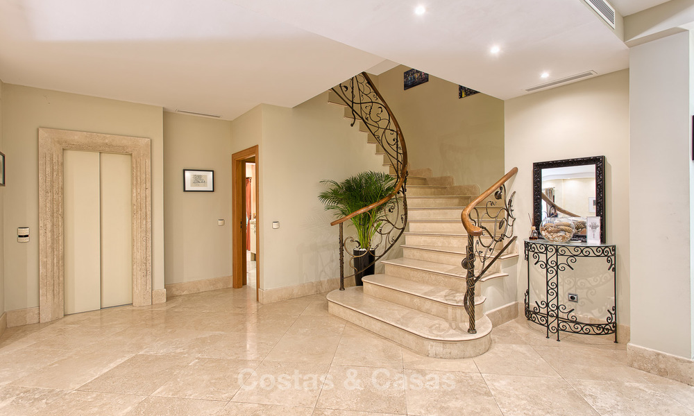 Kwaliteits Villa te koop, gebouwd in Klassieke stijl, gelegen aan de Golden Mile, Marbella. Verlaagd in prijs! 3120
