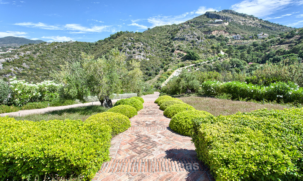 Villa in Spaanse stijl te koop Panoramisch uitzicht in een Luxueuse Beveiligde Golfresort in Benahavis - Marbella 3173