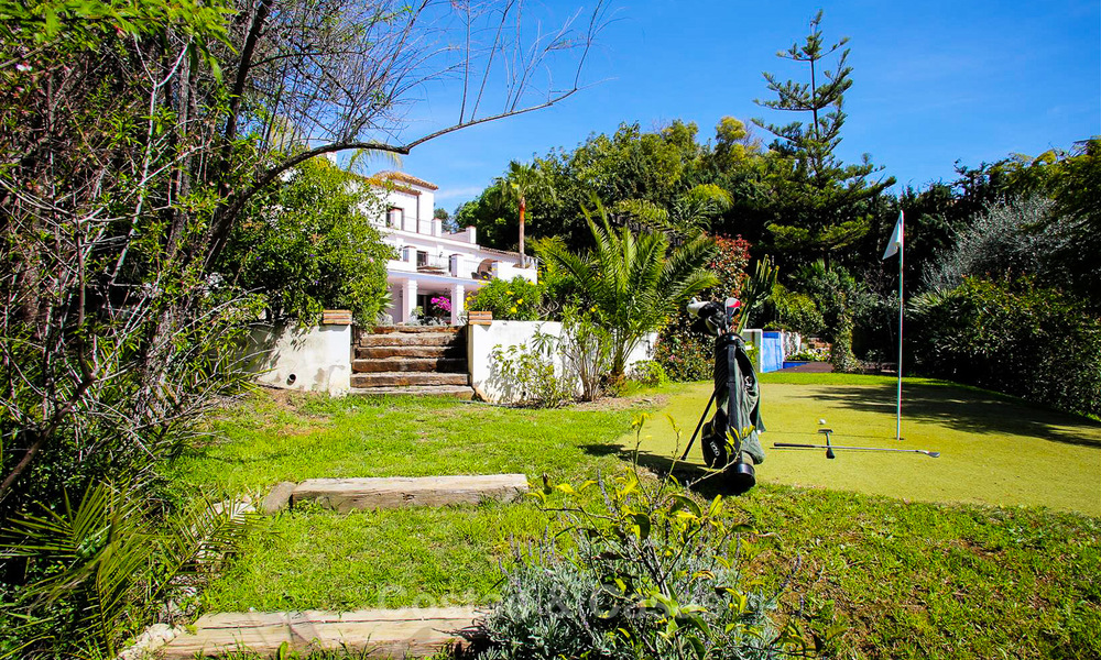 Ruime villa te koop op de Golden Mile in Marbella 3389