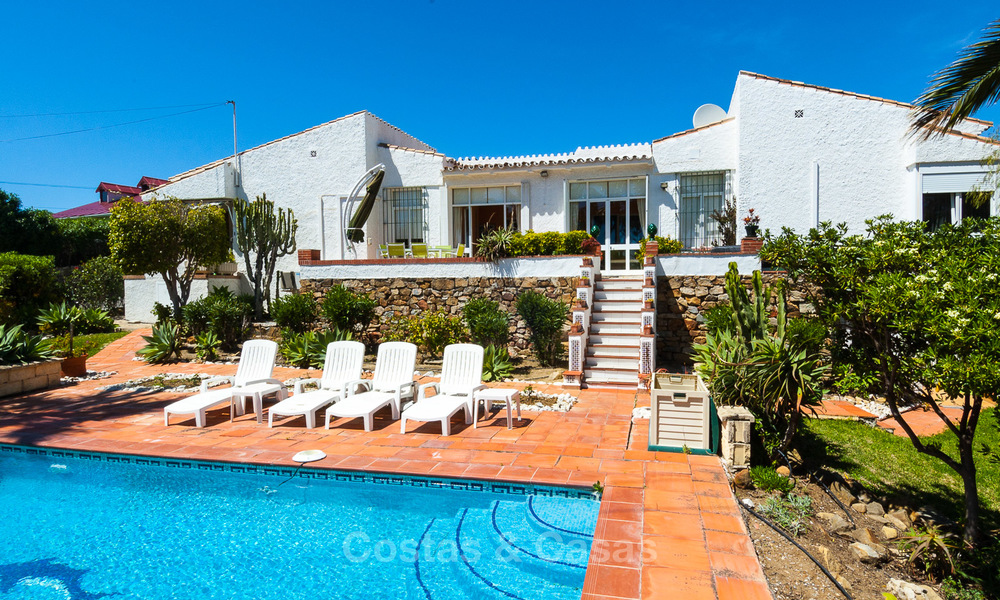 Te renoveren Villa te koop in Estepona, Costa del Sol, met prachtig zeezicht en dichtbij het strand 3190