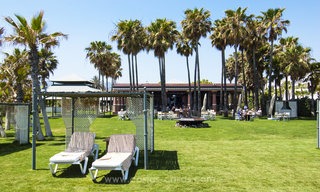 Knus, comfortabel appartement te koop in Costalita, aan de strandzijde van de New Golden Mile, tussen Marbella en Estepona 9701 