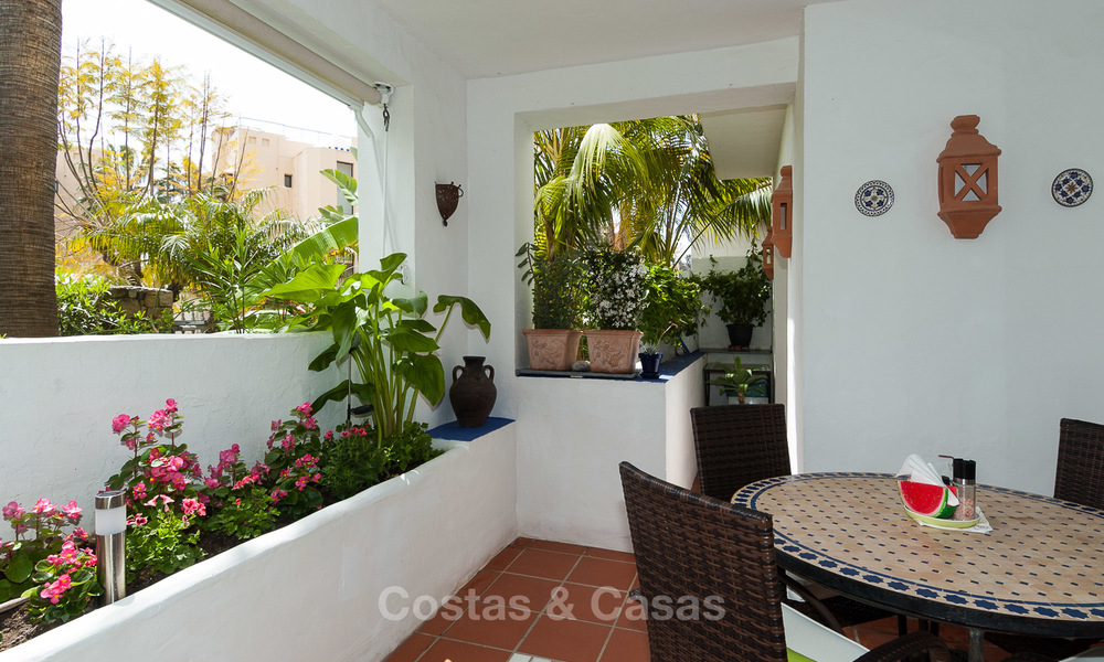 Knus, comfortabel appartement te koop in Costalita, aan de strandzijde van de New Golden Mile, tussen Marbella en Estepona 3213