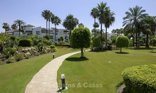 Knus, comfortabel appartement te koop in Costalita, aan de strandzijde van de New Golden Mile, tussen Marbella en Estepona 12715 