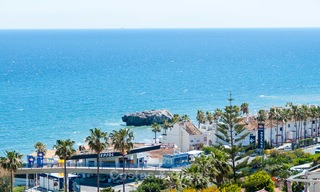 Moderne villa te koop met een prachtig open uitzicht op zee, op 5 minuten lopen naar het strand in Estepona 3228 