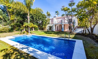 Villa te koop op loopafstand van de golfbaan en commercieel centrum in Guadalmina, Marbella 3233 