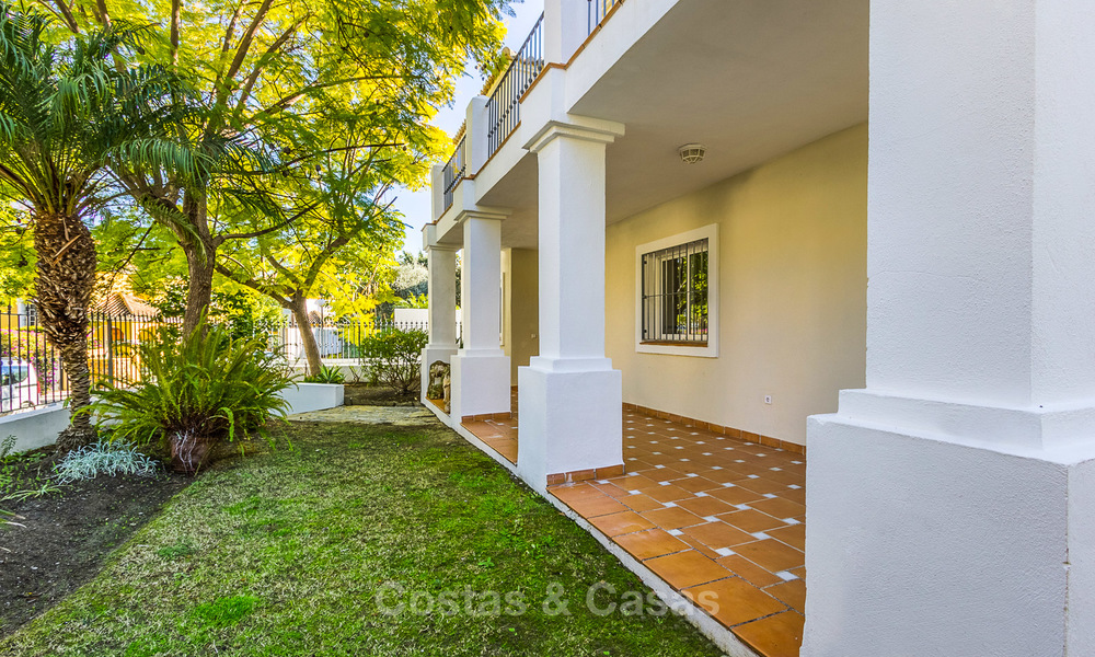 Villa te koop op loopafstand van de golfbaan en commercieel centrum in Guadalmina, Marbella 3260