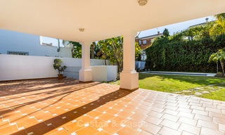 Villa te koop op loopafstand van de golfbaan en commercieel centrum in Guadalmina, Marbella 3266 