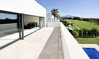 Moderne Villa´s te koop, Frontline golf met zeezicht, Marbella - Benahavis 30448 