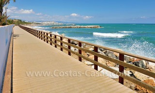 Prachtig tuinappartement te koop in een zeer begeerd, luxueus eerstelijn zee complex, in Marbella - Puerto Banus 3425 