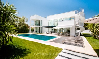 Hedendaagse villa te koop, gelegen vlakbij het Strand in Puerto Banus, Marbella. Verlaagd in prijs! 3453 