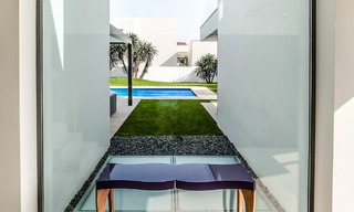 Hedendaagse villa te koop, gelegen vlakbij het Strand in Puerto Banus, Marbella. Verlaagd in prijs! 3441 