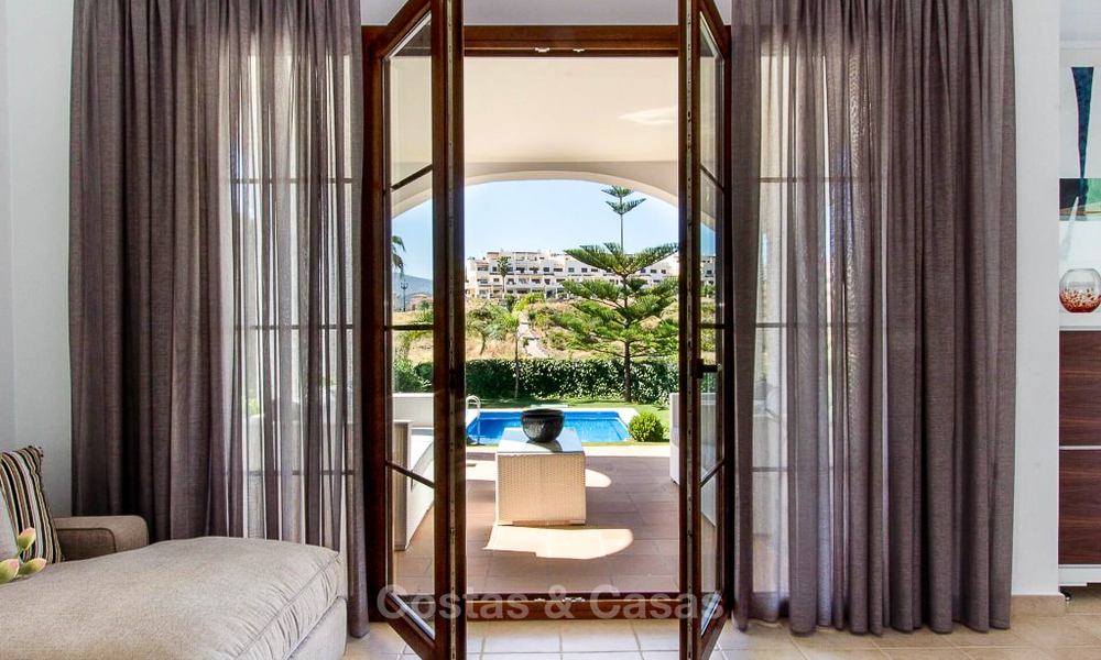 Instapklare nieuwe luxe villa te koop, eerstelijn golf in een gated golfresort, New Golden Mile, Marbella - Estepona 3499