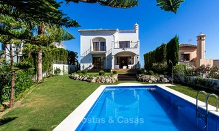 Instapklare nieuwe luxe villa te koop, eerstelijn golf in een gated golfresort, New Golden Mile, Marbella - Estepona 3514 