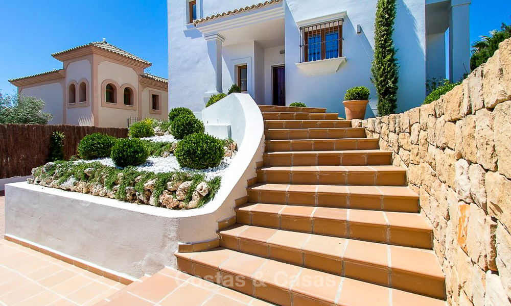 Instapklare nieuwe luxe villa te koop, eerstelijn golf in een gated golfresort, New Golden Mile, Marbella - Estepona 3527