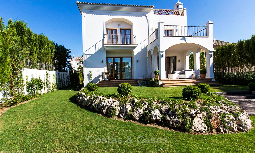 Instapklare nieuwe luxe villa te koop, eerstelijn golf in een gated golfresort, New Golden Mile, Marbella - Estepona 3531
