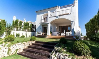 Instapklare nieuwe luxe villa te koop, eerstelijn golf in een gated golfresort, New Golden Mile, Marbella - Estepona 3540 
