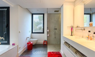 Aantrekkelijke en ruime, gerenoveerde luxe villa met prachtige zeezichten te koop, Marbella East 3613 