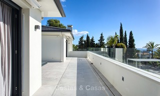 Aantrekkelijke en ruime, gerenoveerde luxe villa met prachtige zeezichten te koop, Marbella East 3615 