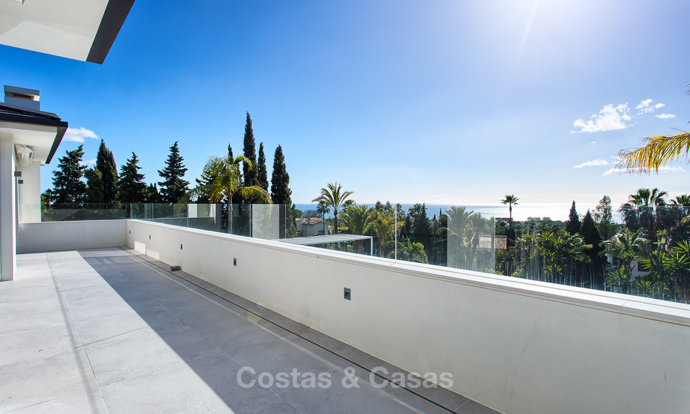 Aantrekkelijke en ruime, gerenoveerde luxe villa met prachtige zeezichten te koop, Marbella East 3616