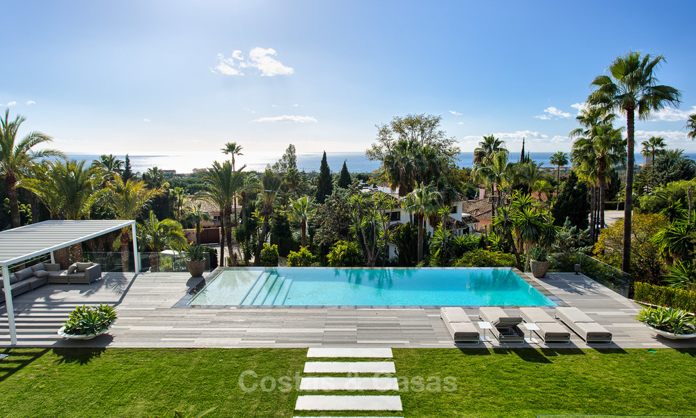 Aantrekkelijke en ruime, gerenoveerde luxe villa met prachtige zeezichten te koop, Marbella East 3571