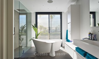 Aantrekkelijke en ruime, gerenoveerde luxe villa met prachtige zeezichten te koop, Marbella East 3580 