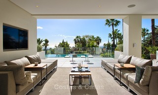 Aantrekkelijke en ruime, gerenoveerde luxe villa met prachtige zeezichten te koop, Marbella East 3595 