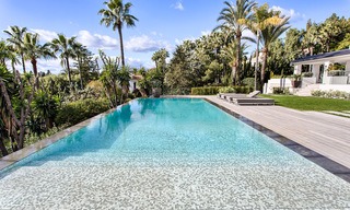Aantrekkelijke en ruime, gerenoveerde luxe villa met prachtige zeezichten te koop, Marbella East 3602 