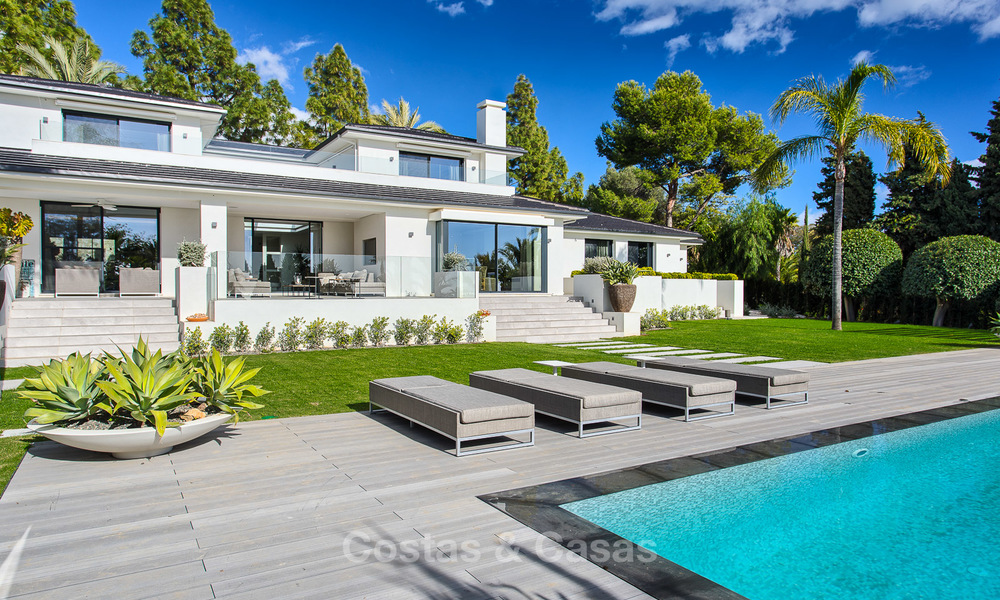 Aantrekkelijke en ruime, gerenoveerde luxe villa met prachtige zeezichten te koop, Marbella East 3604