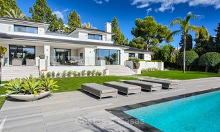 Aantrekkelijke en ruime, gerenoveerde luxe villa met prachtige zeezichten te koop, Marbella East 3604 