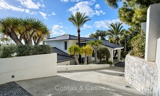 Aantrekkelijke en ruime, gerenoveerde luxe villa met prachtige zeezichten te koop, Marbella East 3608 